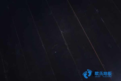 籃球場(chǎng)木地板遇水怎么辦