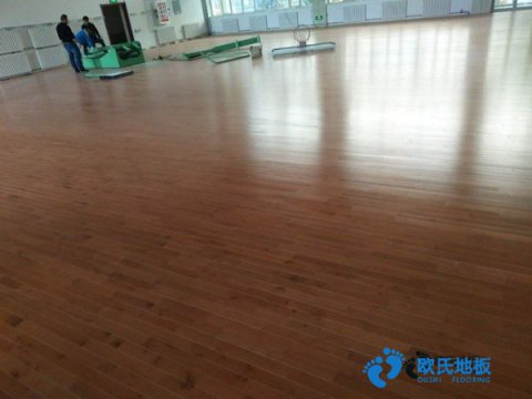 鞍山運(yùn)動(dòng)館木地板安裝