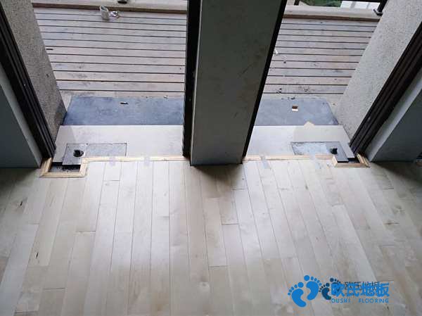 學(xué)校籃球場館地板灰分含量