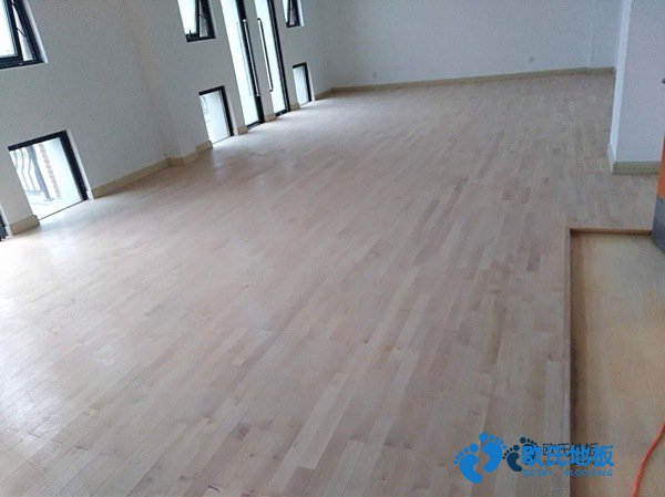 學(xué)校籃球場館地板灰分含量