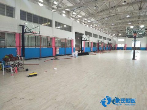 單龍骨運(yùn)動體育木地板清潔保養(yǎng)