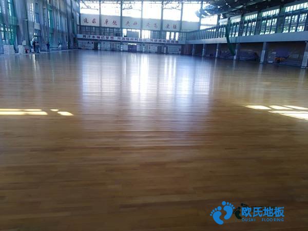 學(xué)校籃球館地板生產(chǎn)的工作環(huán)境