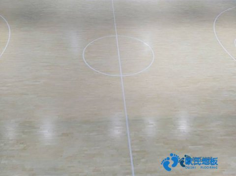 學?；@球場館地板能拖嗎