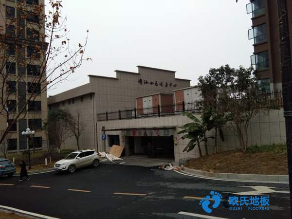 學(xué)校籃球場(chǎng)館地板翻新