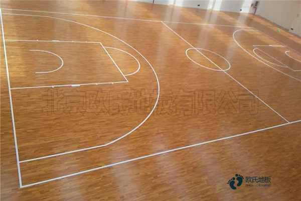 較好的籃球運(yùn)動木地板用什么時(shí)候鋪