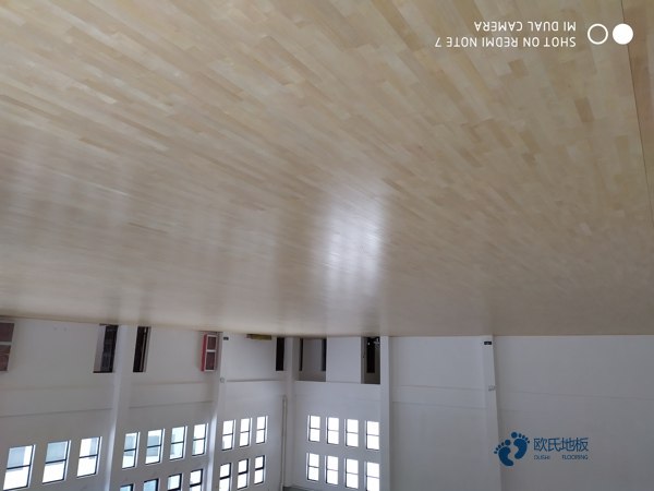 用什么運(yùn)動木地板適合籃球館嗎